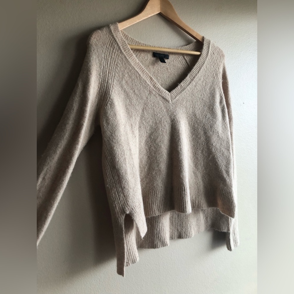 J.Crew Merino Wool Women’s V Neck Sweater Long Sleeve Beige Size XS - Picture 3 of 8